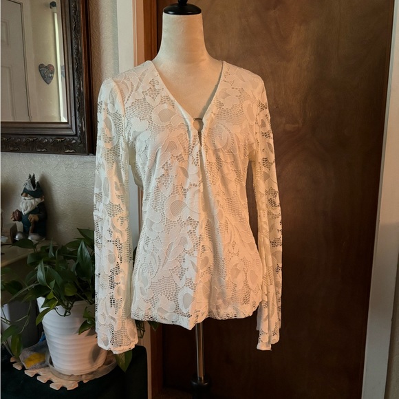 Alexia Admor Tops - White Lacey blouse size medium